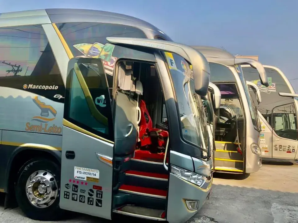 ônibus para excursão universitária
